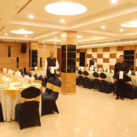Glades Hotel Mohali Buitenkant foto
