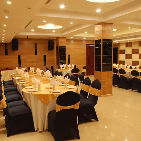 Glades Hotel Mohali Buitenkant foto