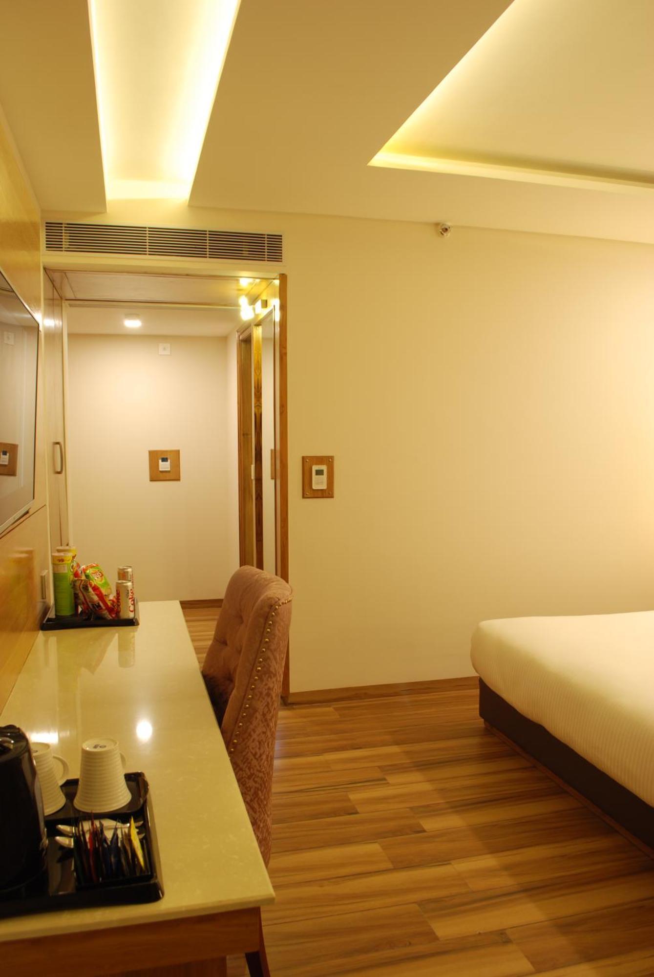 Glades Hotel Mohali Buitenkant foto