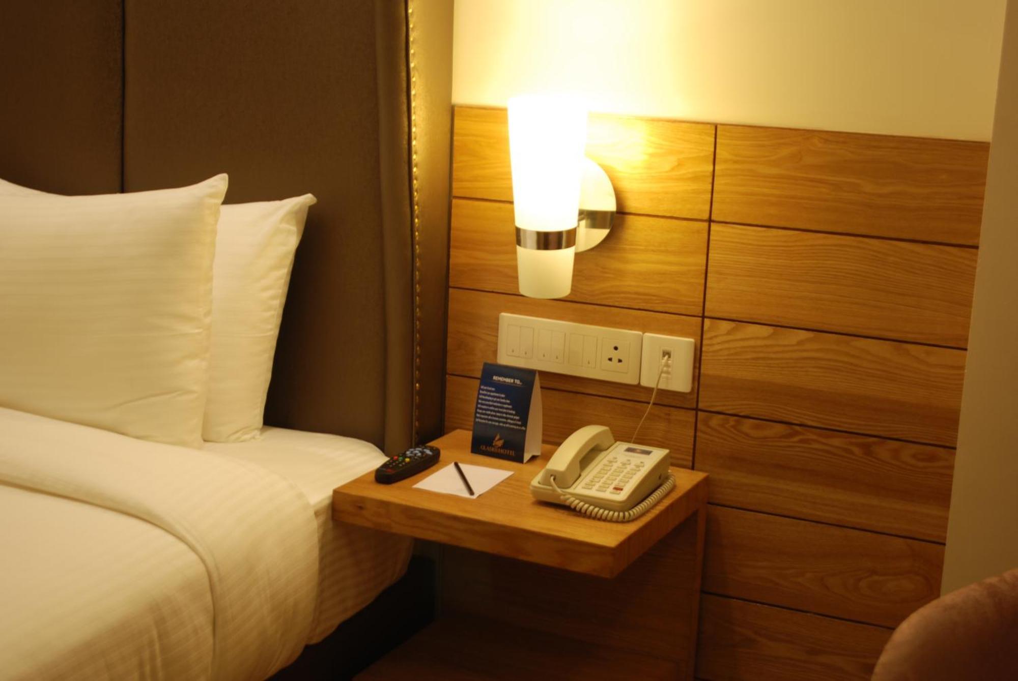 Glades Hotel Mohali Buitenkant foto