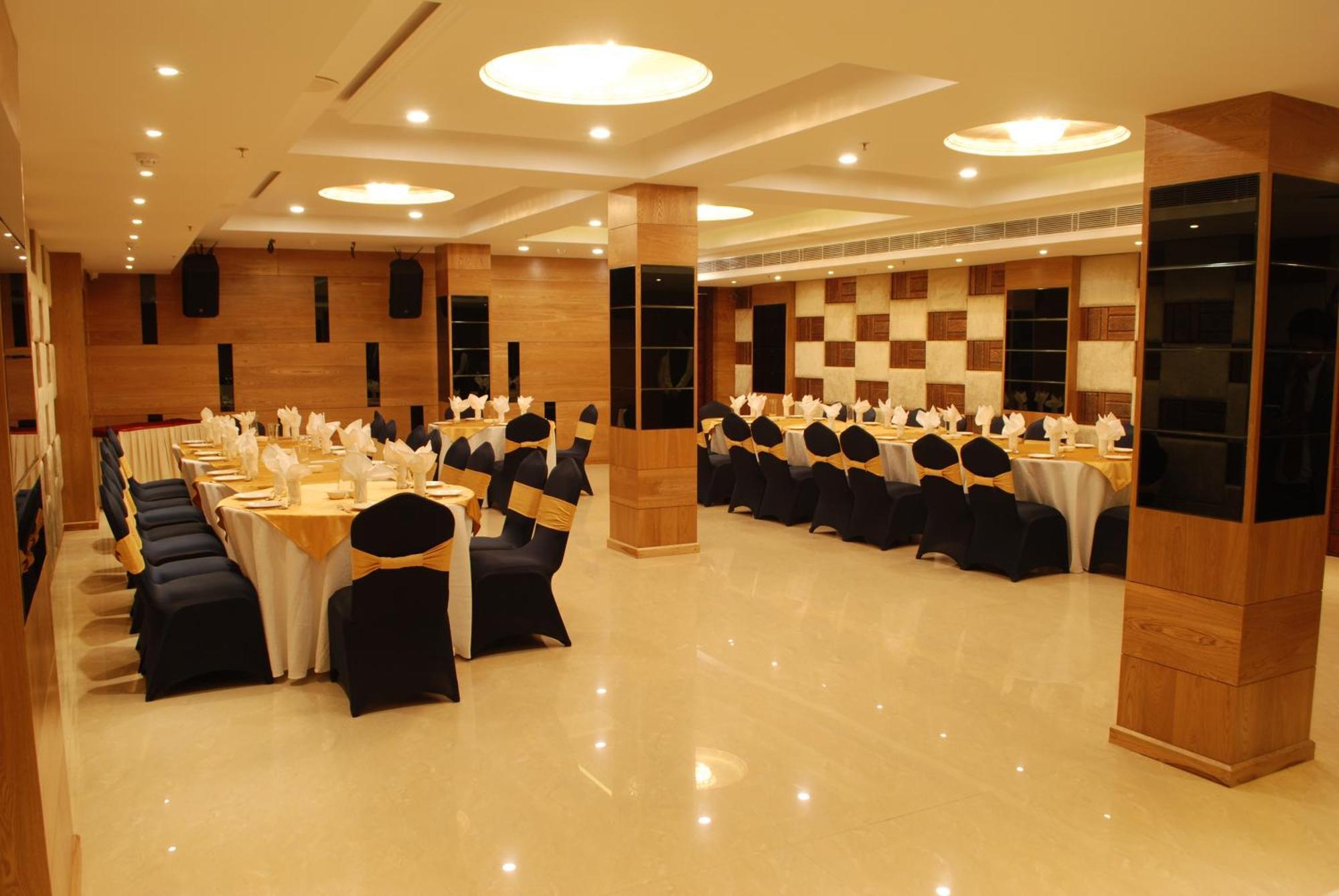 Glades Hotel Mohali Buitenkant foto