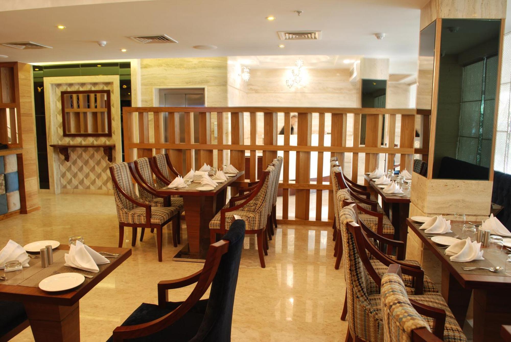 Glades Hotel Mohali Buitenkant foto