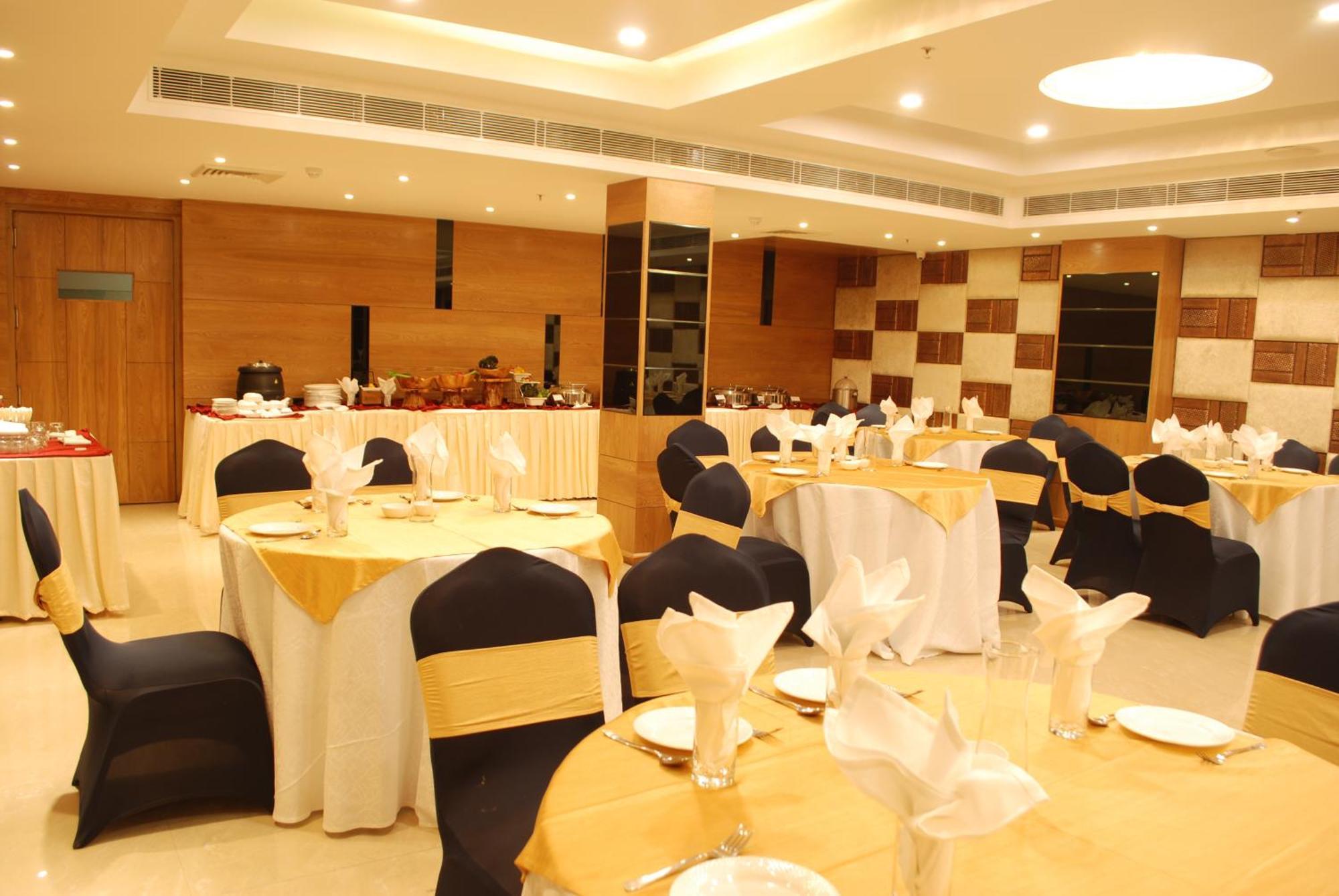 Glades Hotel Mohali Buitenkant foto