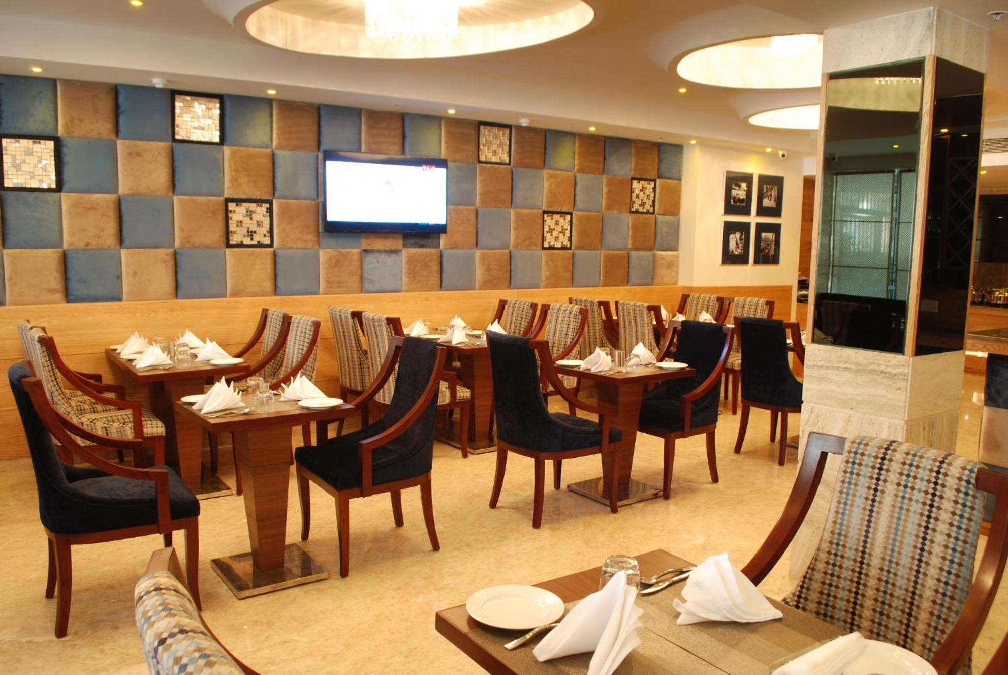 Glades Hotel Mohali Buitenkant foto