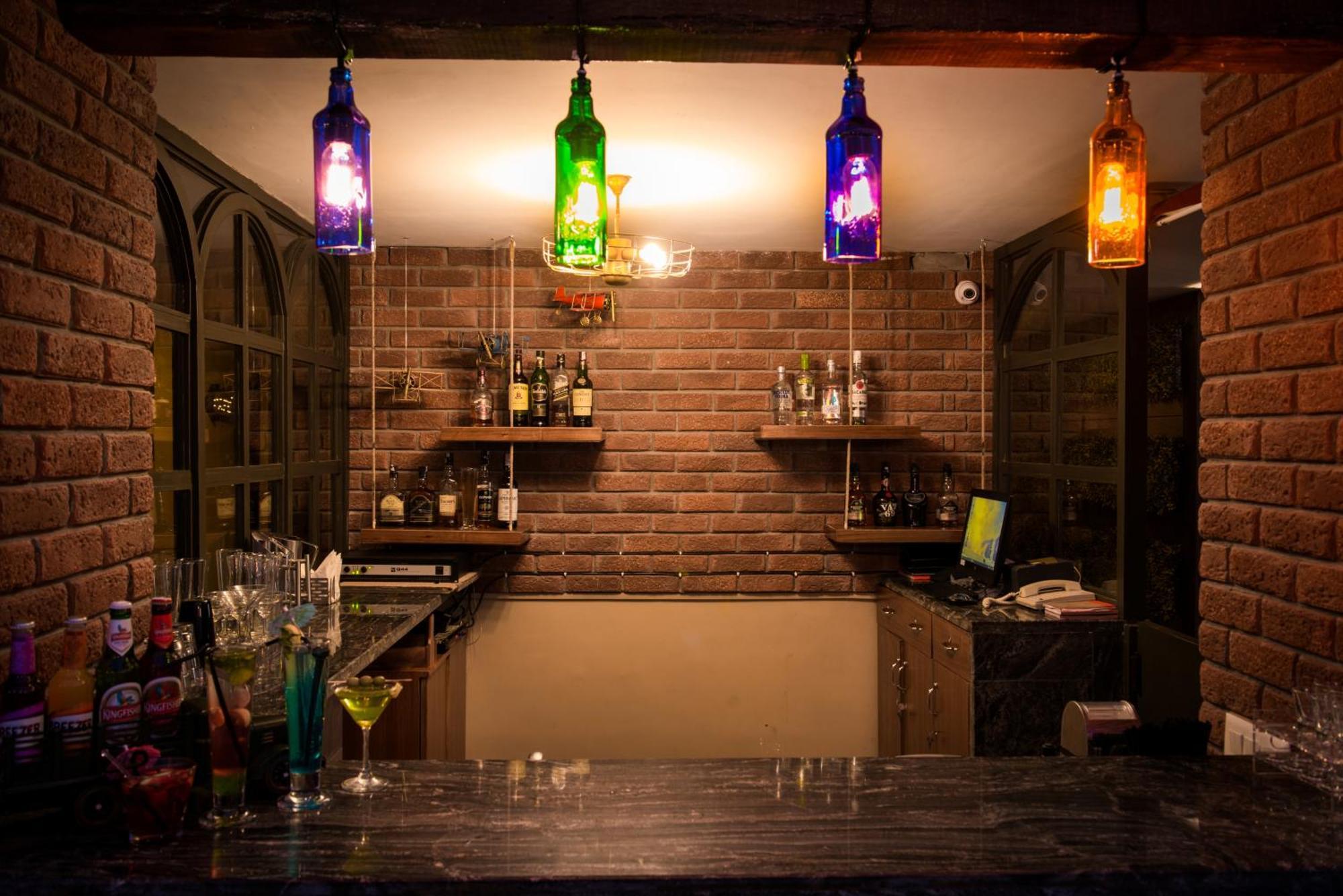 Glades Hotel Mohali Buitenkant foto