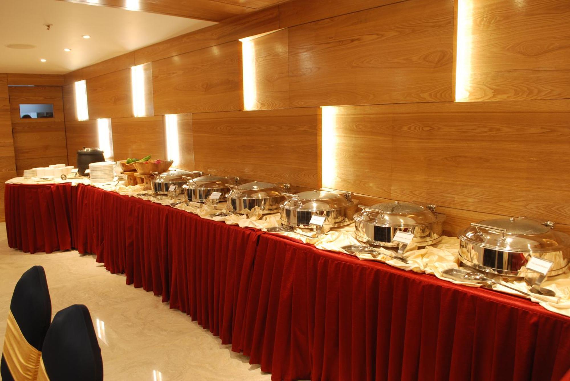 Glades Hotel Mohali Buitenkant foto
