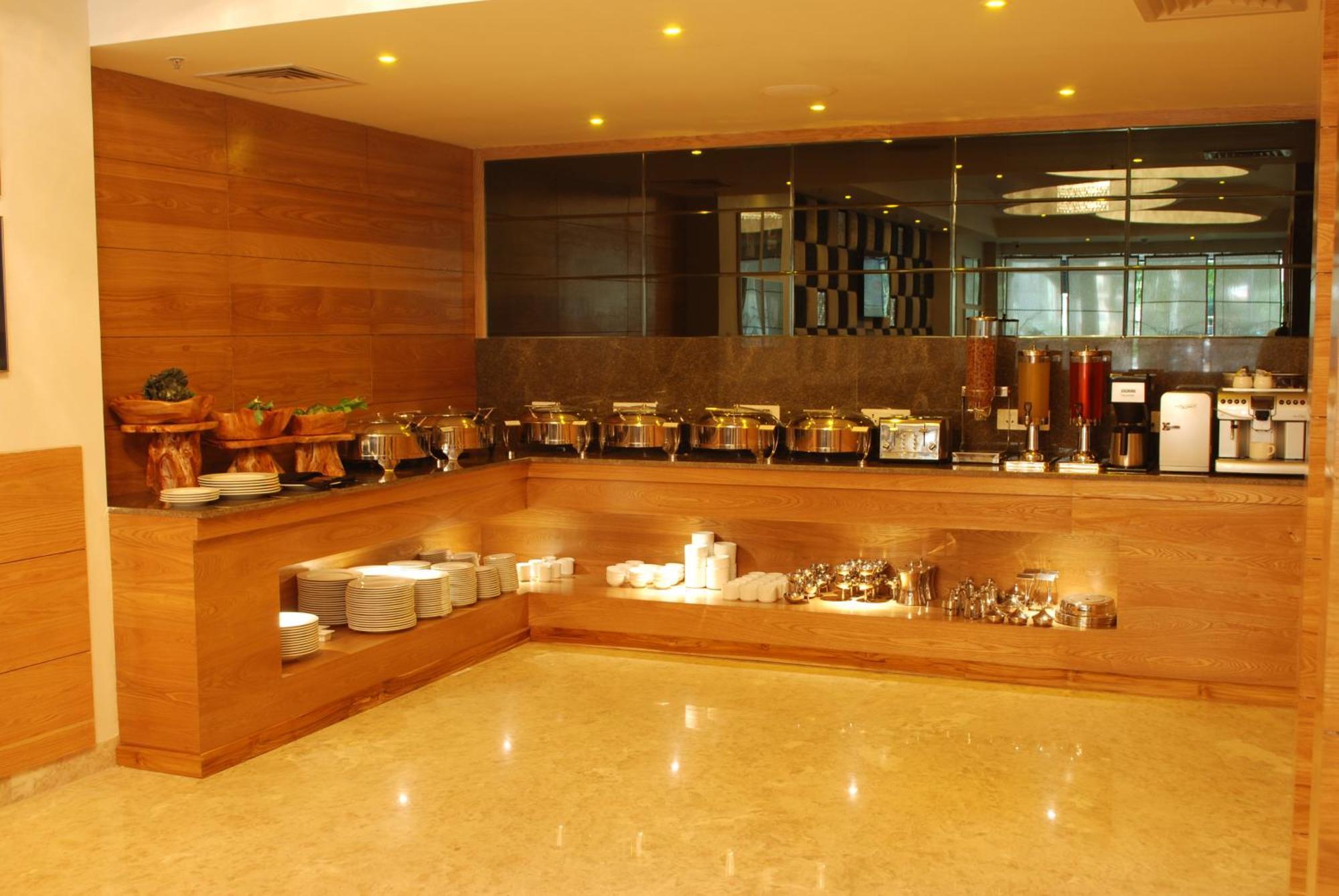 Glades Hotel Mohali Buitenkant foto