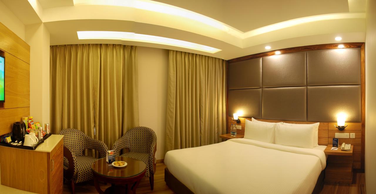 Glades Hotel Mohali Buitenkant foto