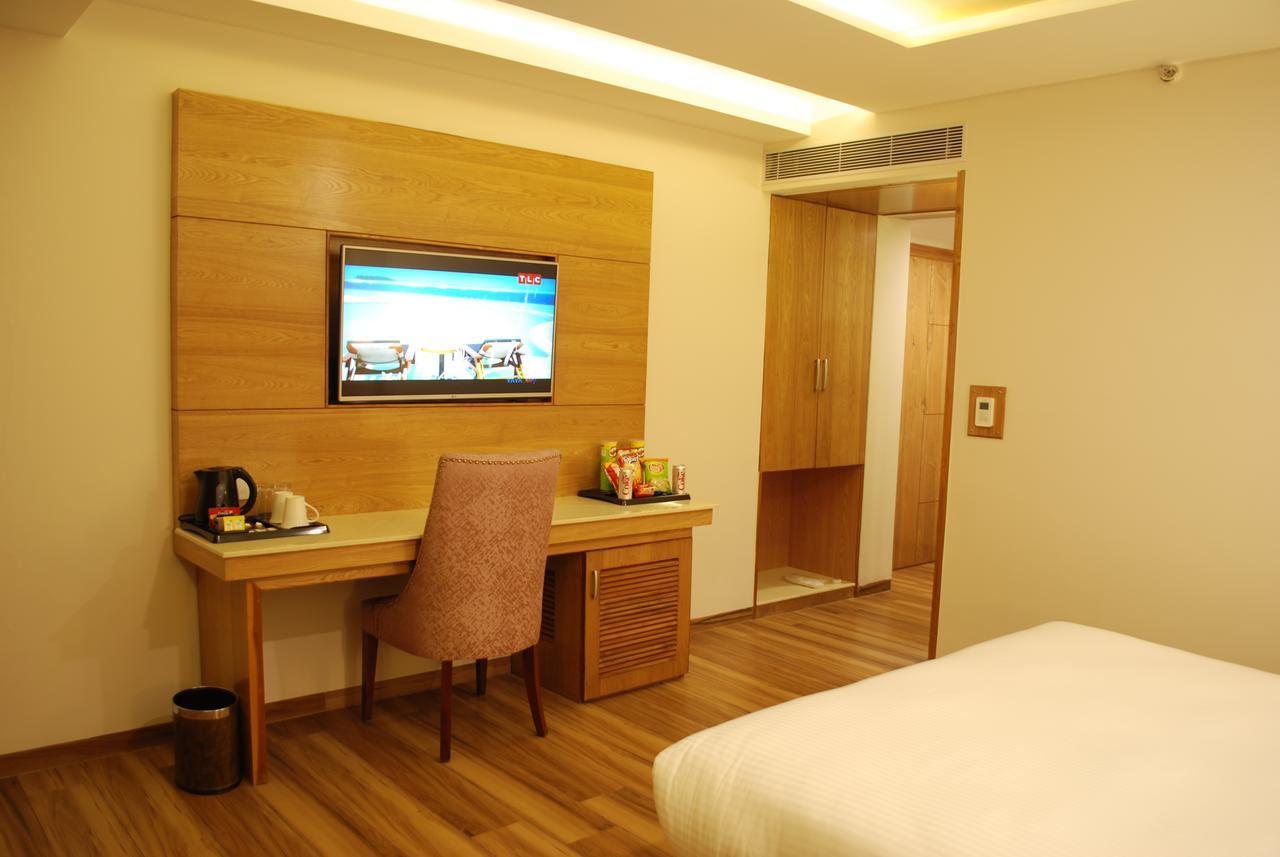 Glades Hotel Mohali Buitenkant foto