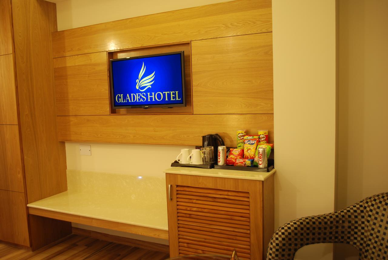 Glades Hotel Mohali Buitenkant foto
