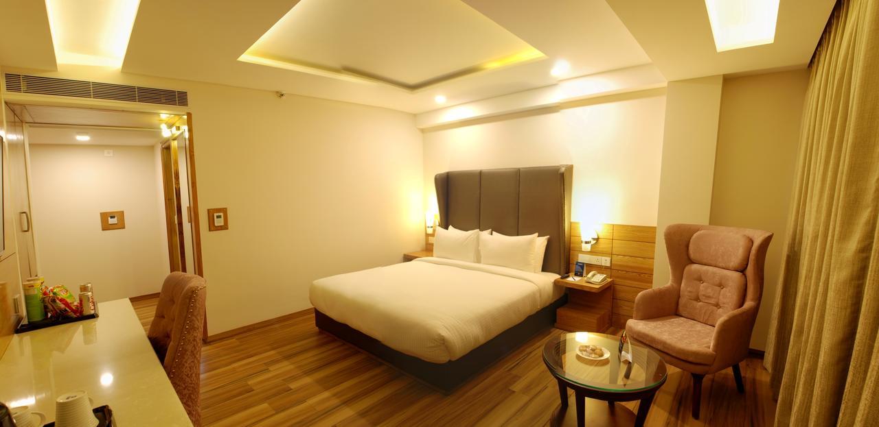 Glades Hotel Mohali Buitenkant foto
