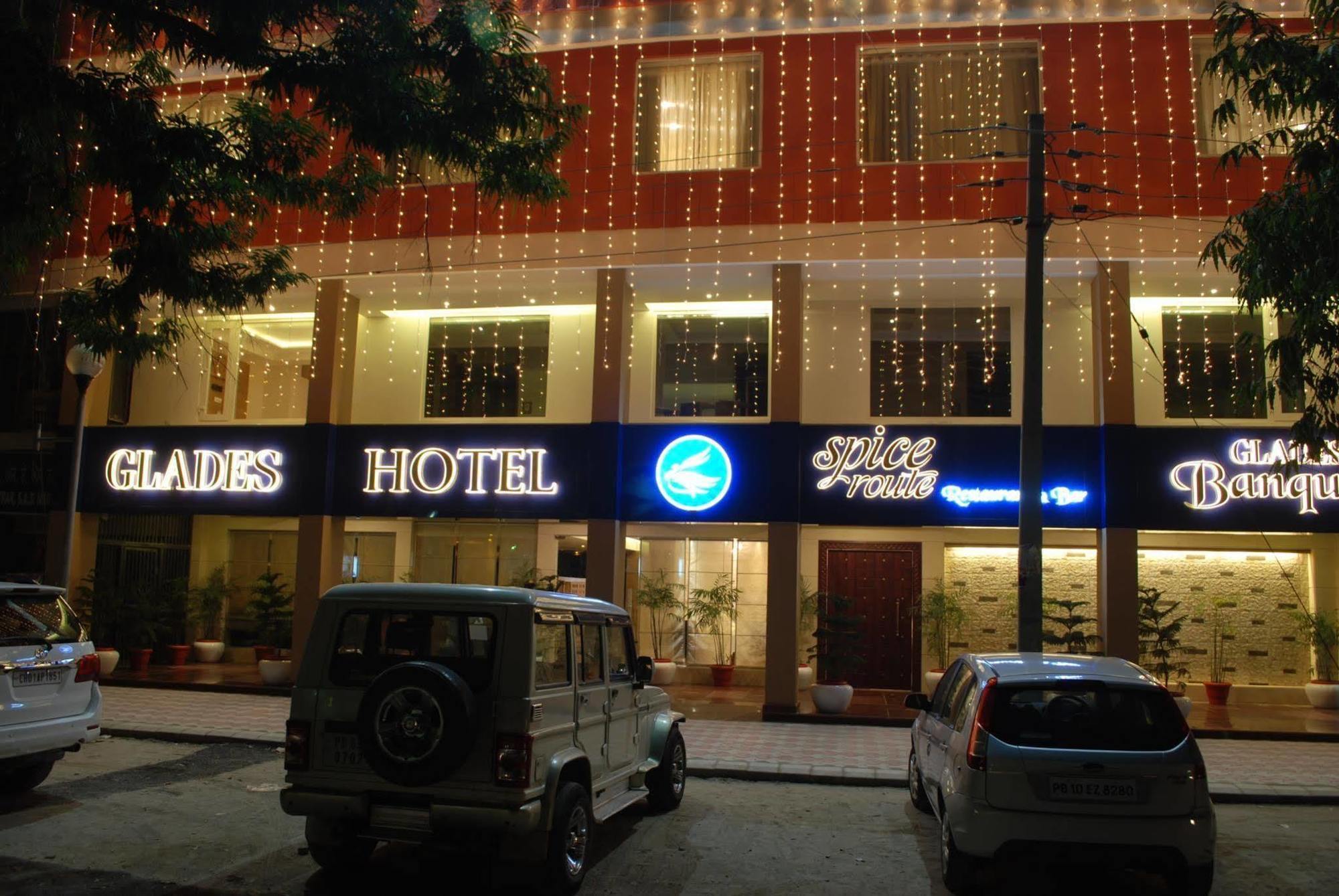 Glades Hotel Mohali Buitenkant foto